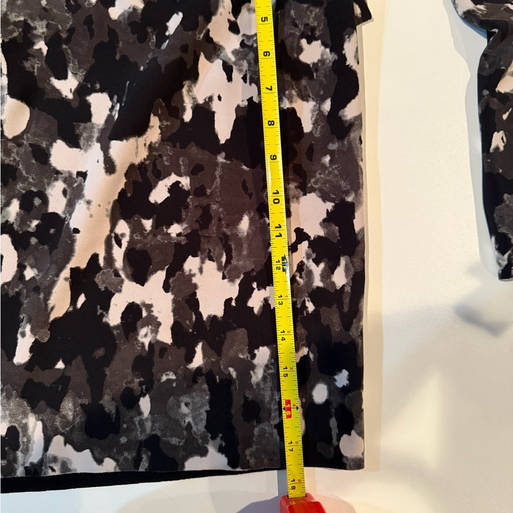 Norma Kamali Stylish Black and White Stretch Camouflage Women's Dress - Picture 5 of 5